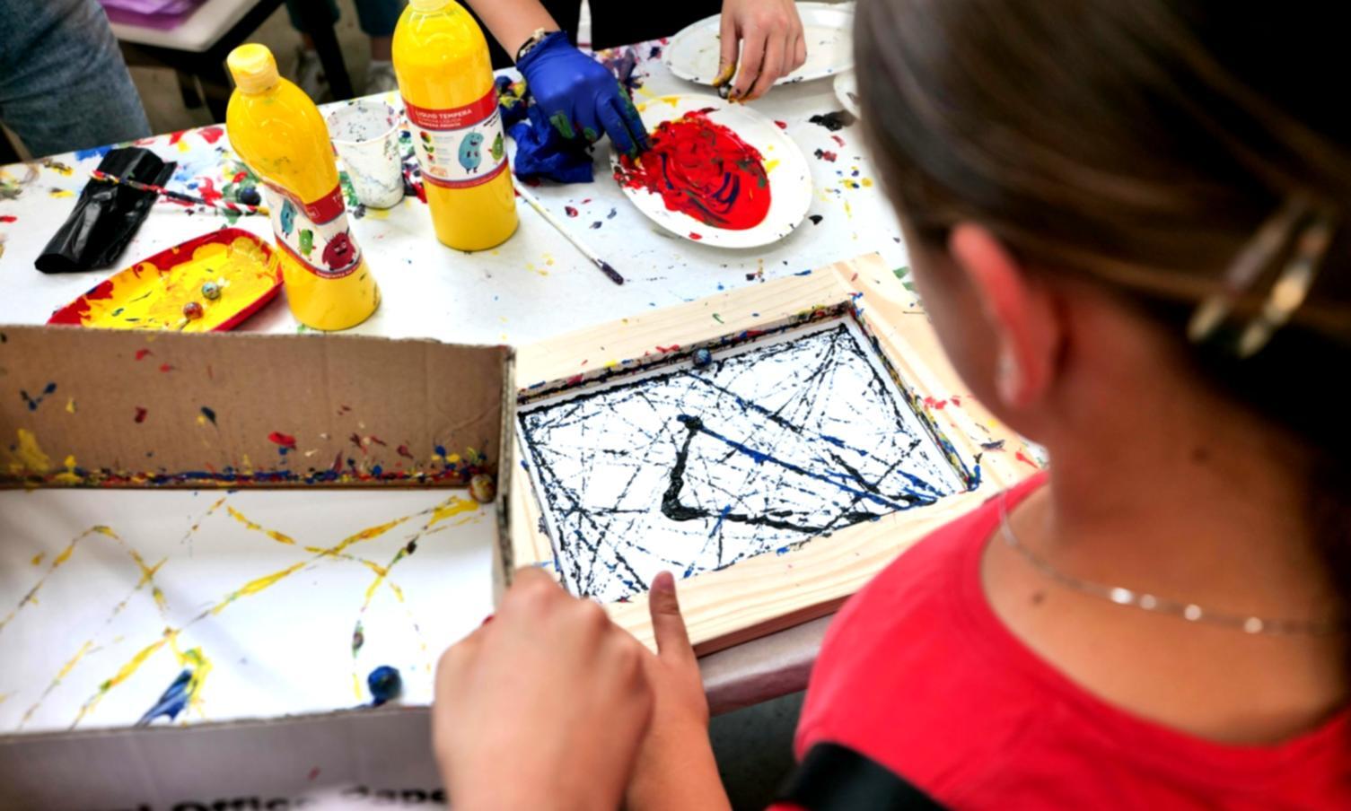 Esercizi di linee e curve su fogli da disegno