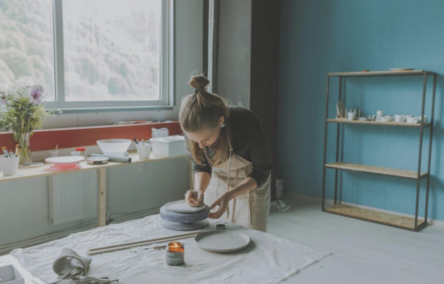 Artisti durante un workshop di disegno dal vero